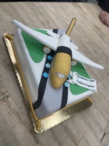 Graduation custom cake