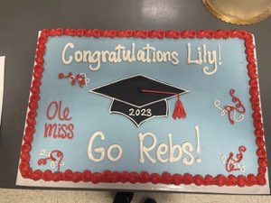 Graduation custom cake