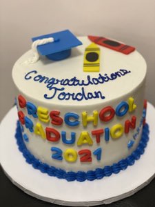 Graduation custom cake