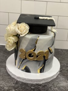 Graduation custom cake