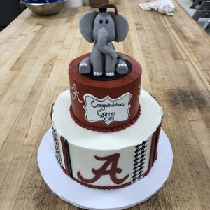 Graduation custom cake