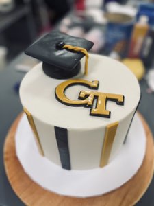 Graduation custom cake
