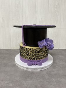 Graduation custom cake