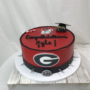 Graduation custom cake