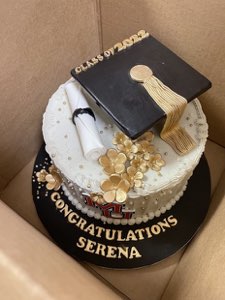 Graduation custom cake
